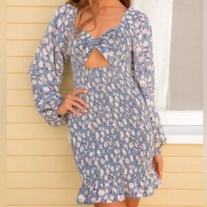 Lulus See Me Bloom Blue Floral Womens‎ Size Small Cut Out Smocked Mini Dress